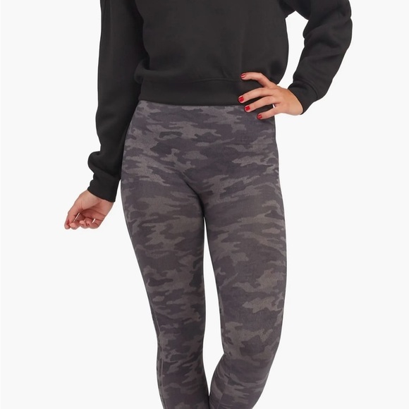 - Spanx Look at Me Now Seamless Leggings XS - Picture 4 of 7